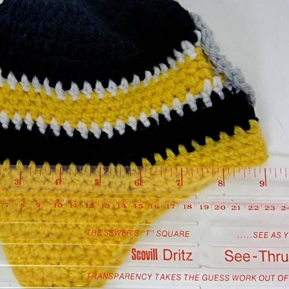 Handmade Kids Crocheted Pittsburgh Steelers Tasseled Beanie - Picture 5 of 5